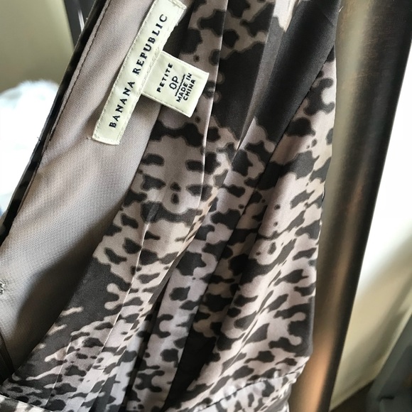 🛍Banana Republic dress. 100% silk shell. - Picture 7 of 9